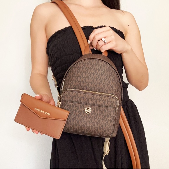 Michael Kors Maisie XS 2 In 1 Backpack + Pouch Brown Logo MK Signature - Picture 2 of 5